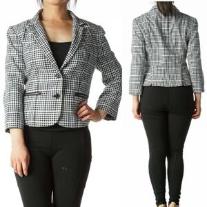 Express Houndstooth Black White Back Vents Front Pockets Cropped Blazer